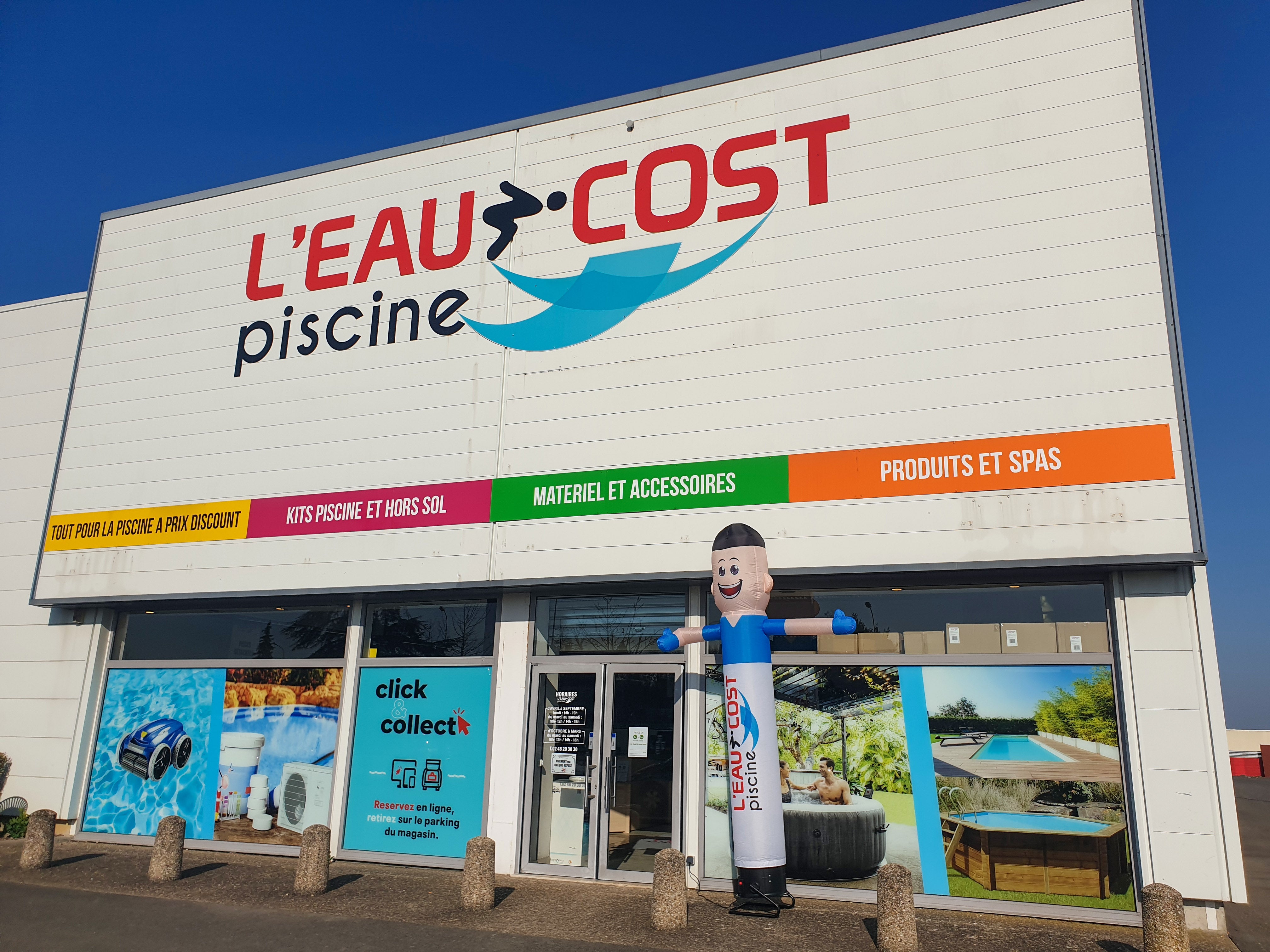 Idéalement placé, notre magasin se situe dans la zone commerciale de Saint Doulchard, tout près de Bourges.Ce sont David et François qui vous accueillent et vous conseillent pour vos projets piscine.Une question, un projet piscine ?N’hésitez plus, et rendez-vous vite en magasin pour découvrir tous nos produits. 